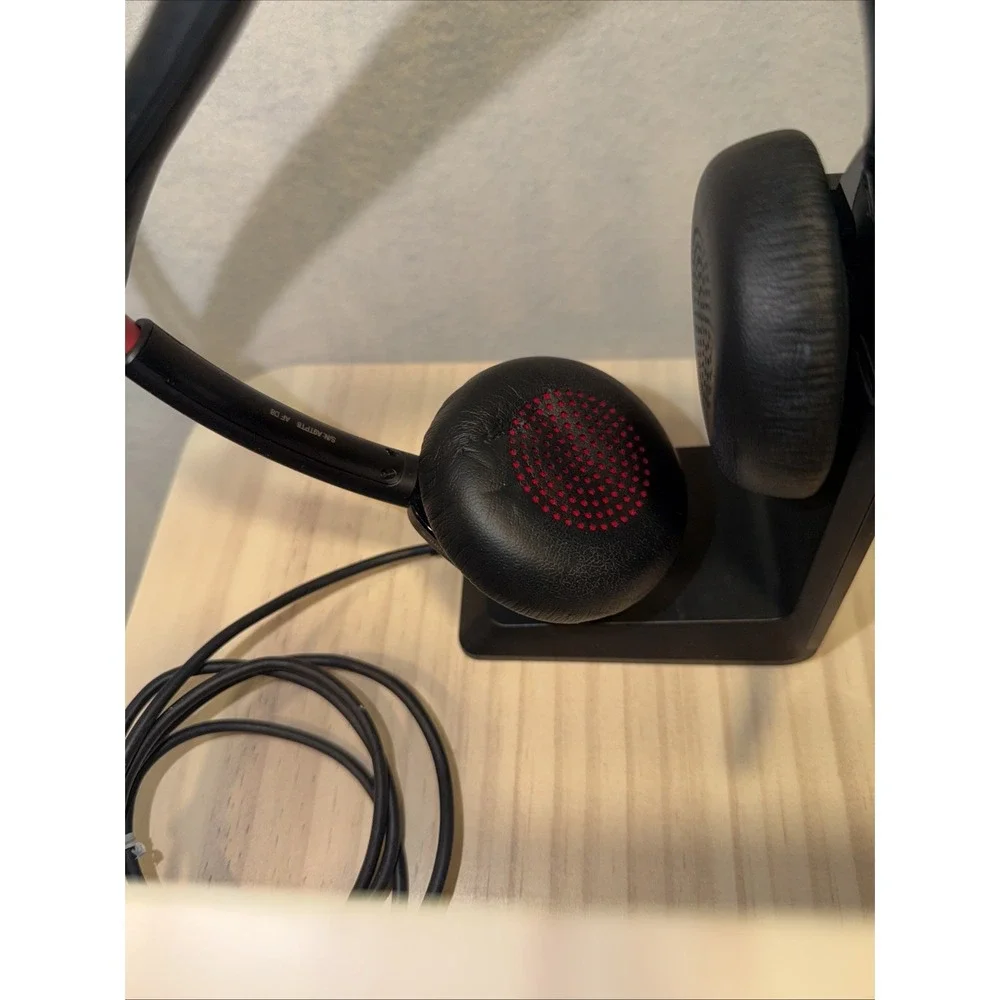 Plantronics Voyager Focus UC B825 Wireless Bluetooth Headset‎ + Stand 203079-101